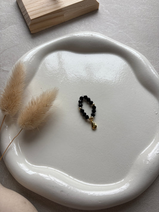 Perlenring schwarz mit Tropfen - Charm