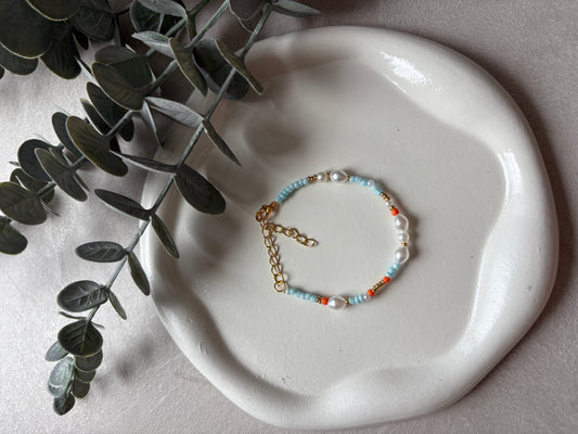 Perlenarmband mit blauen / orangenen Perlen und Süsswasserperlen (verstellbarer Verschluss)