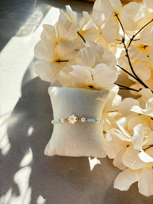 Perlenarmband mit Blumen – Charm
