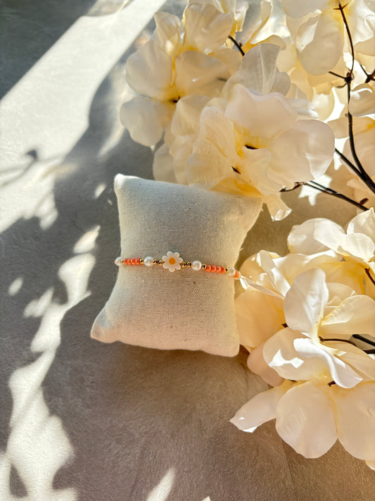 Perlenarmband mit Blumen – Charm