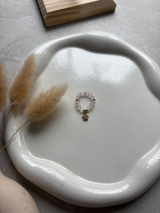 Perlenring lila mit Blumen - Charm