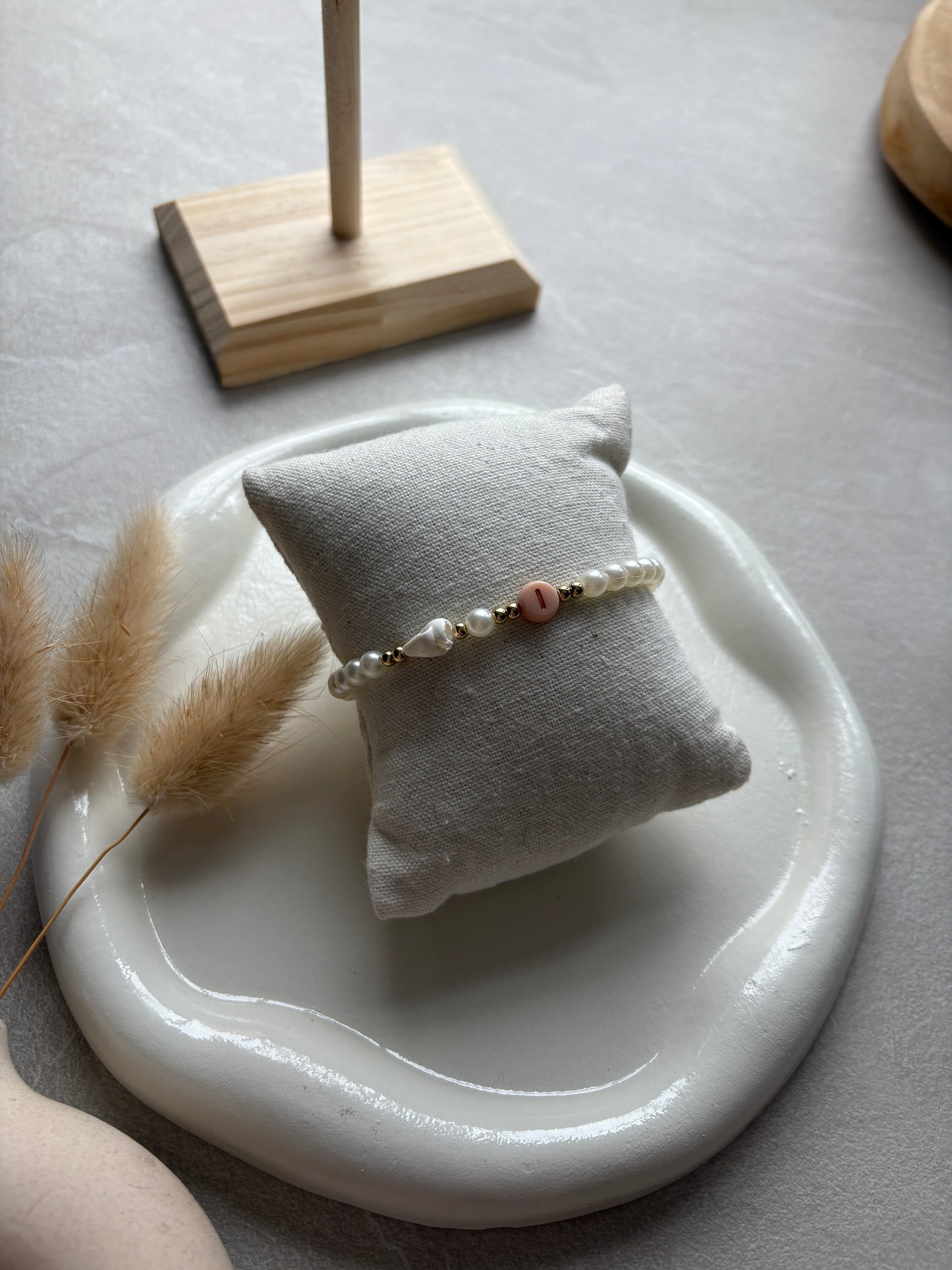 Perlenarmband personalisiert mit Muschel - Charm