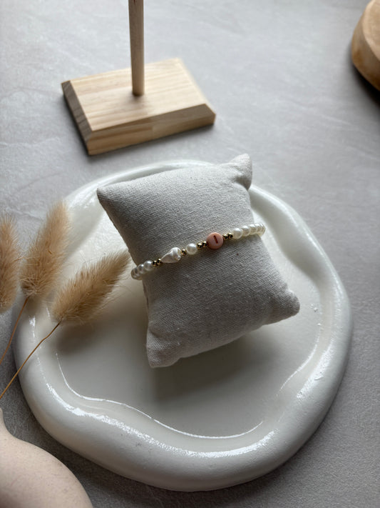 Perlenarmband personalisiert mit Muschel - Charm